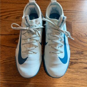 Boys indoor soccer Nike White and Blue air zoom Shoes EUC size 2
